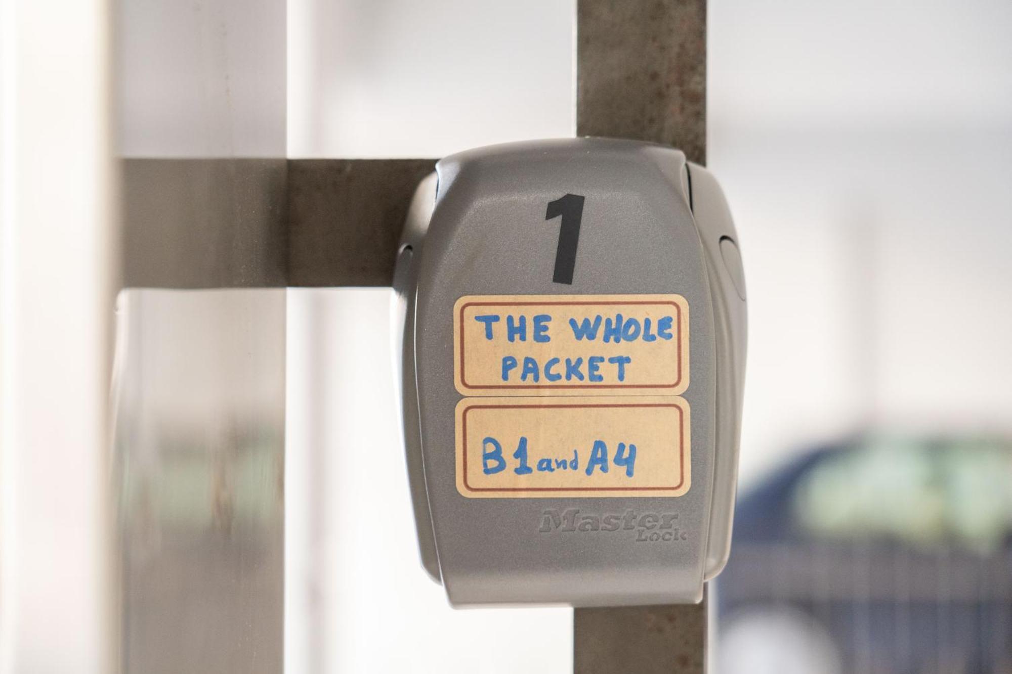 ラリサThe Whole Packet A4 Center With Parkingアパートメント エクステリア 写真